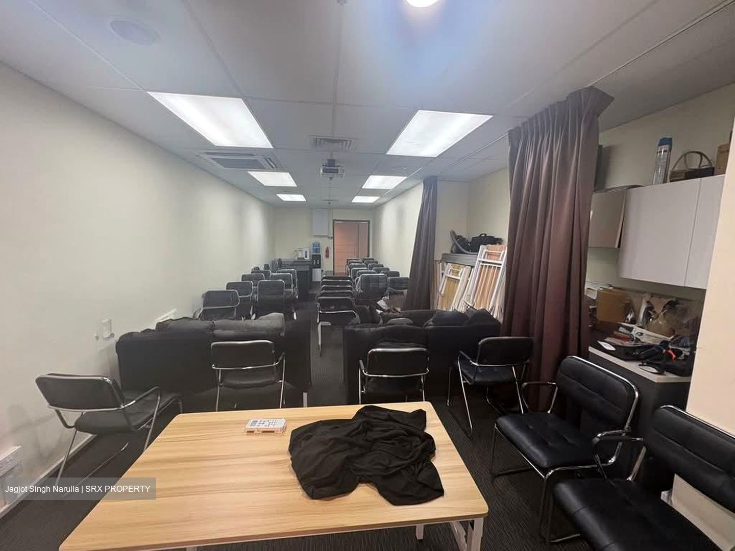 International Plaza (D2), Office #570015981